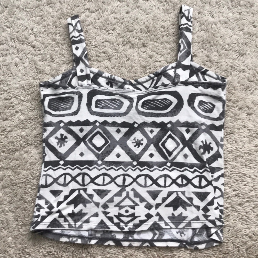 Tilly’s Pattern Crop Tank Top - Picture 2 of 3
